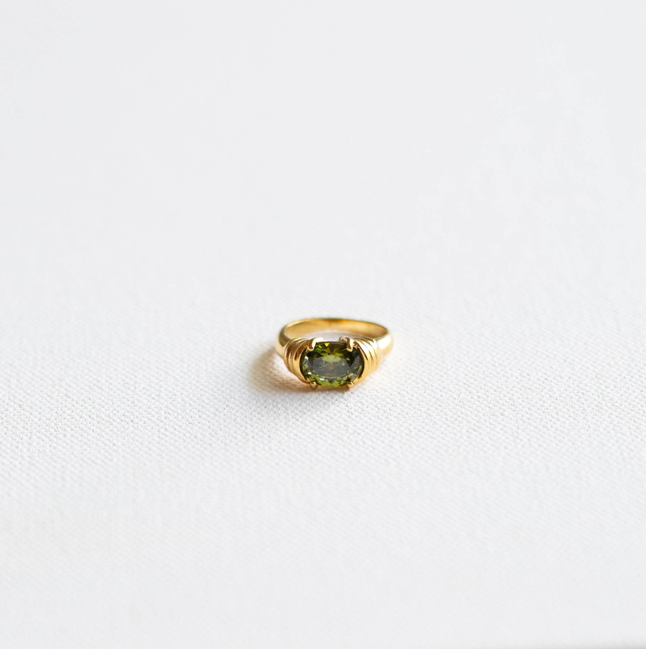 Venus Trap Ring-18k Gold Green Stone