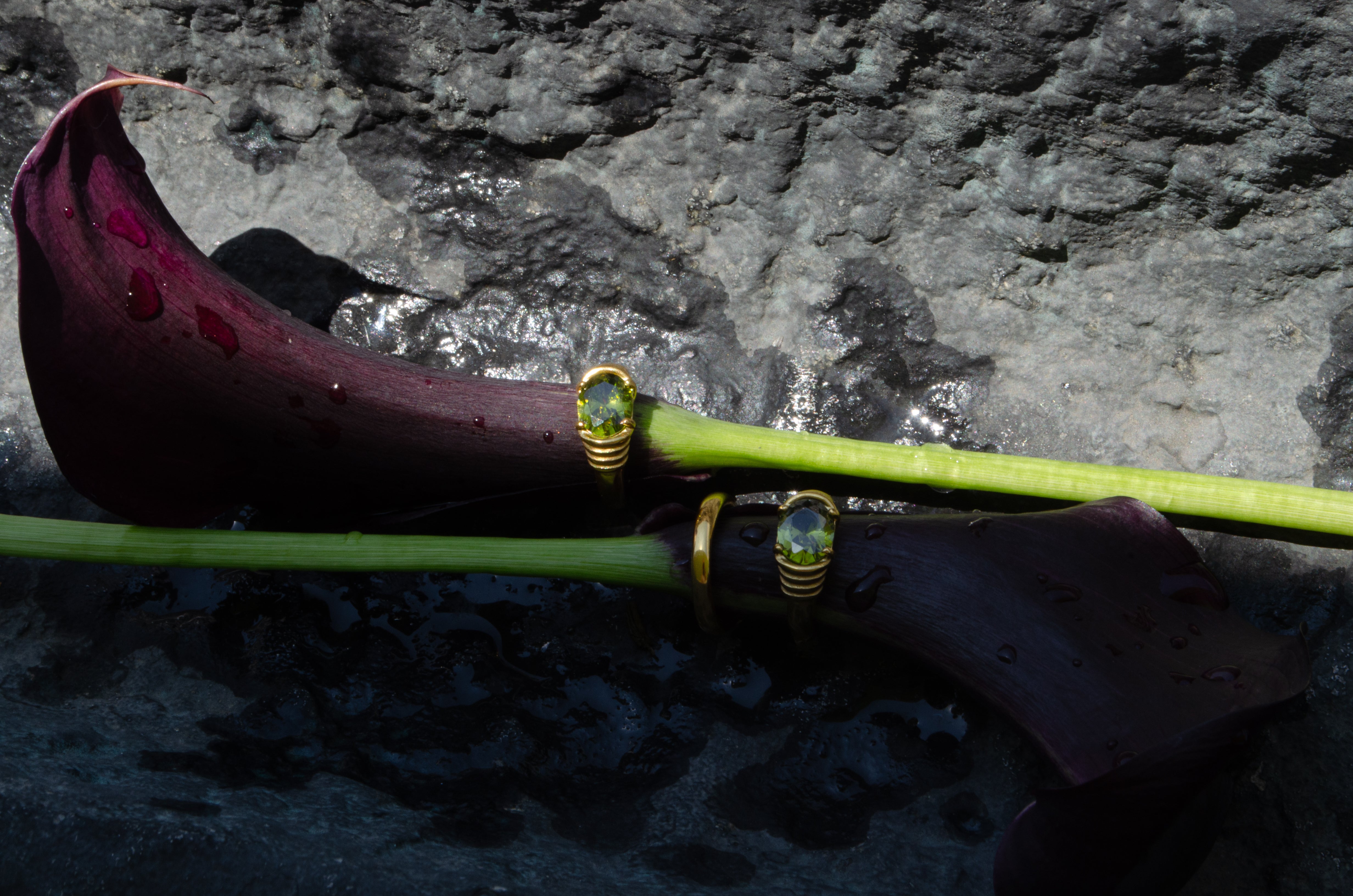 Venus Trap Ring-18k Gold Green Stone