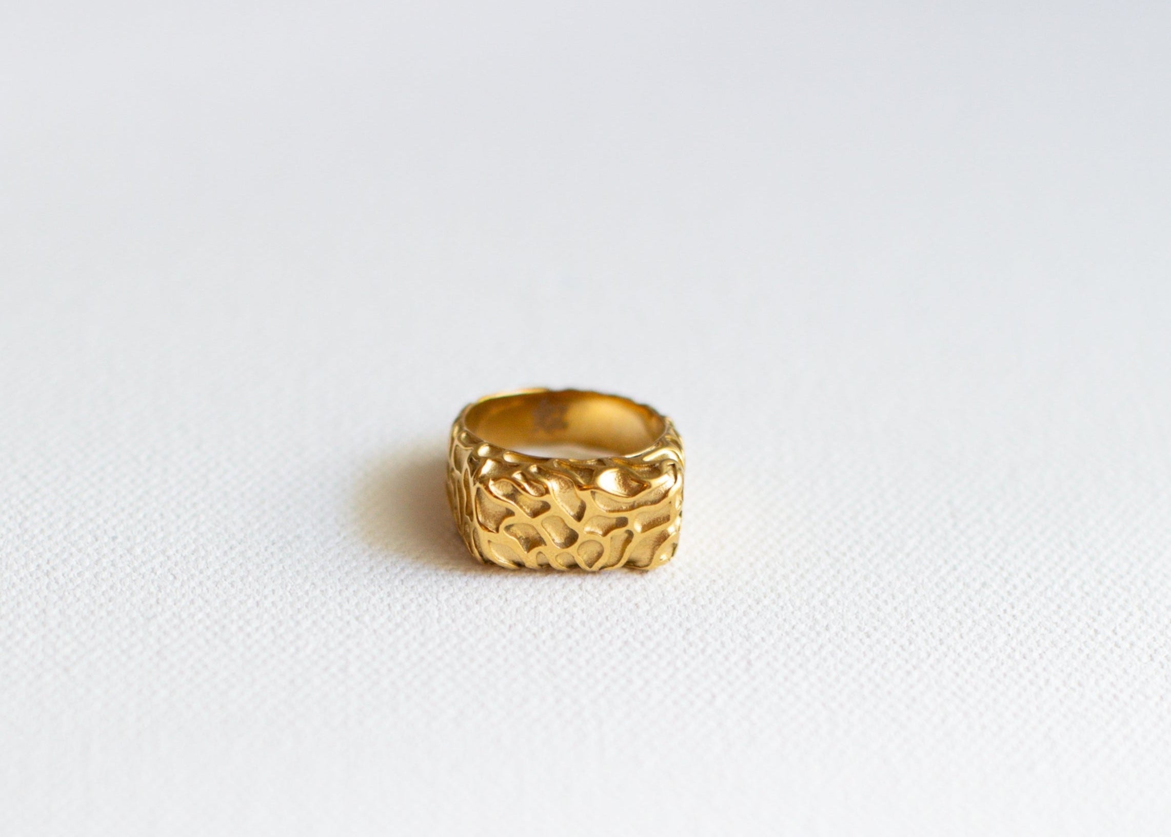 Meteor Impact-18k Gold Ring
