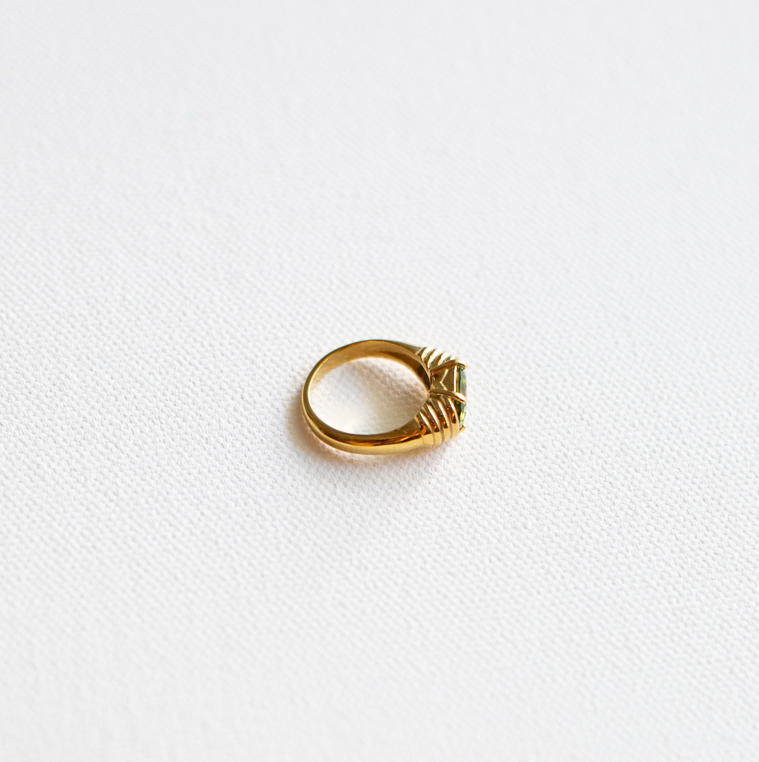Venus Trap Ring-18k Gold Green Stone